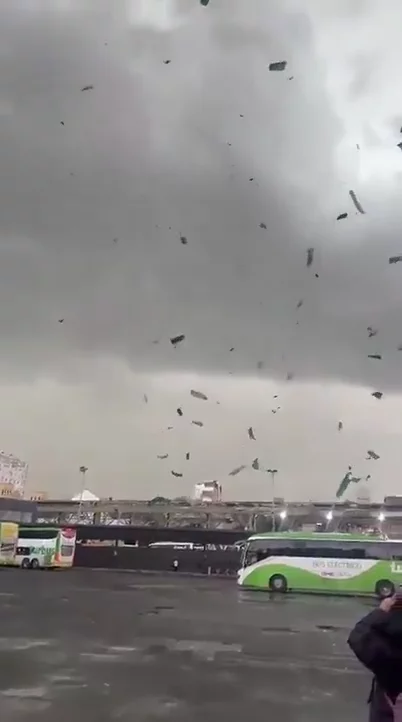 Caída de granizo y hasta un tornado castigaron a Santiago de Chile estremecedores videos