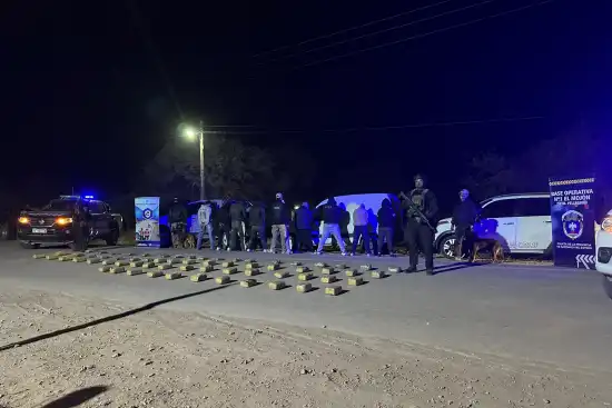 550x367_sorprendidos-adolescente-tucumana-formaba-parte-grupo-transportaba-57-kilos-marihuana-1153540-103008