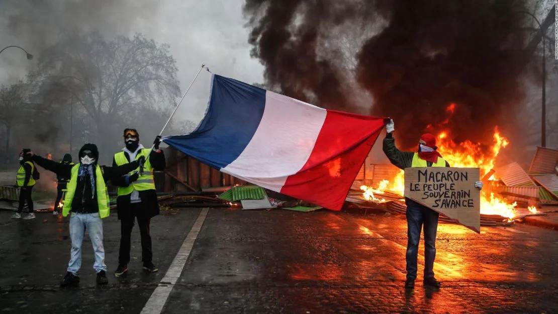 cnne-593759-minutocnn-francia-suspende-aumento-de-precios-del-combustible-tras-protestas