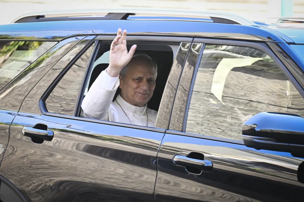 261013-pope-leo-mn-1425-48322a